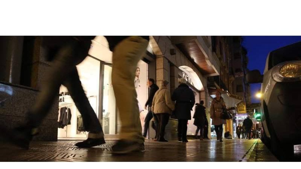 El comercio leonés se siente amenazado por las sucesivas decisiones políticas relativas al sector.