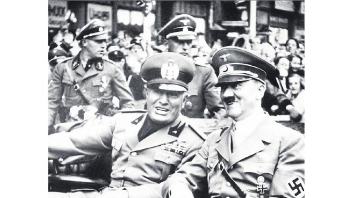 Hitler y Mussolini, en septiembre de 1938, en la frontera alemana, antes de la conferencia de Múnich.