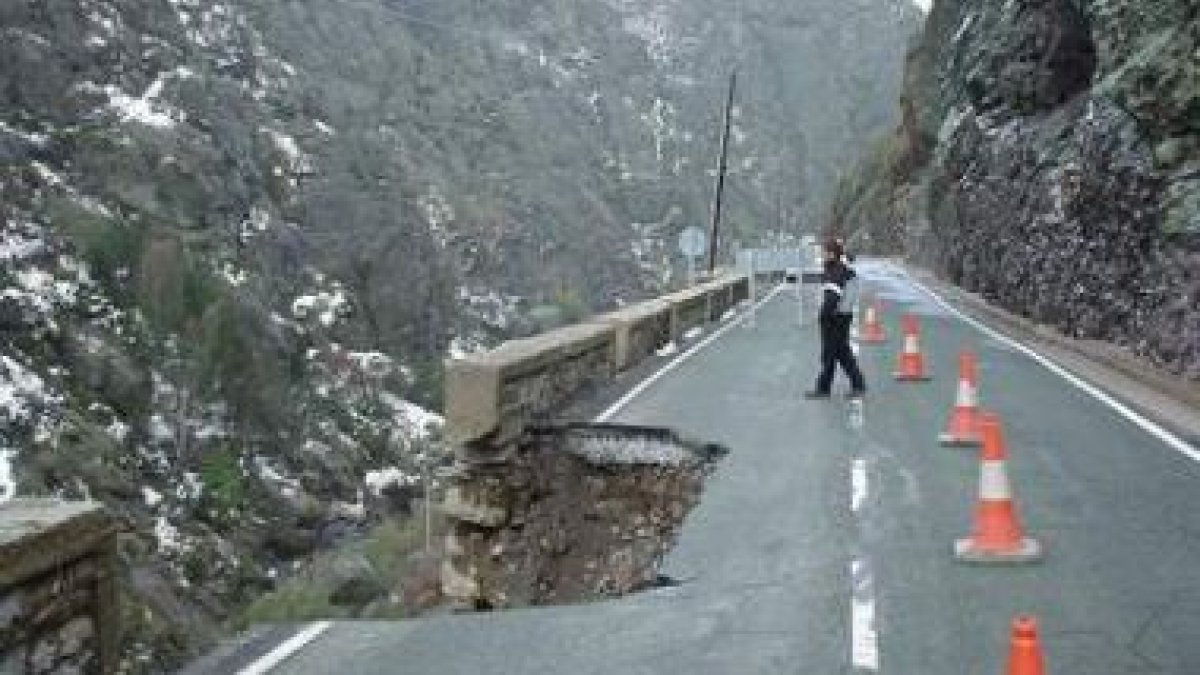 Imagen de archivo de un desprendimiento en la carretera N-621.
