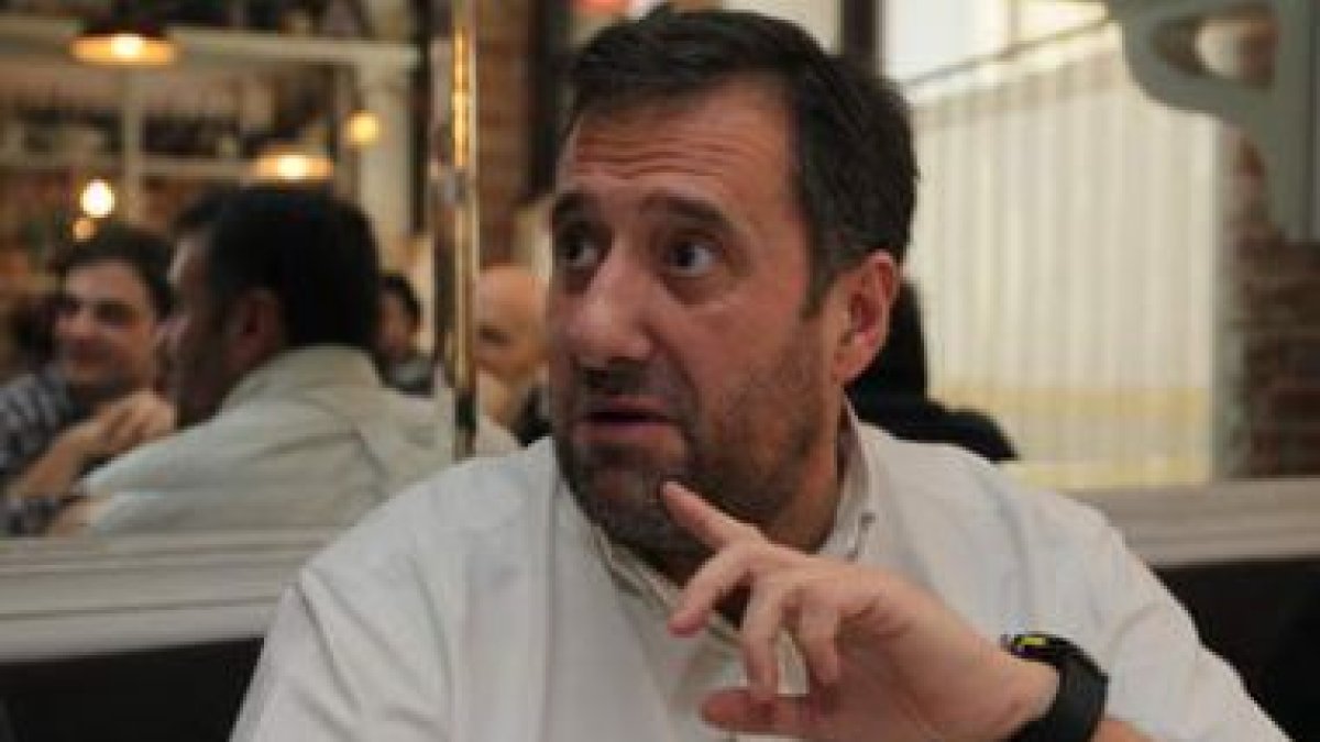 El presidente del Reale Ademar sabe que el tiempo apremia para cerrar el nuevo entrenador.