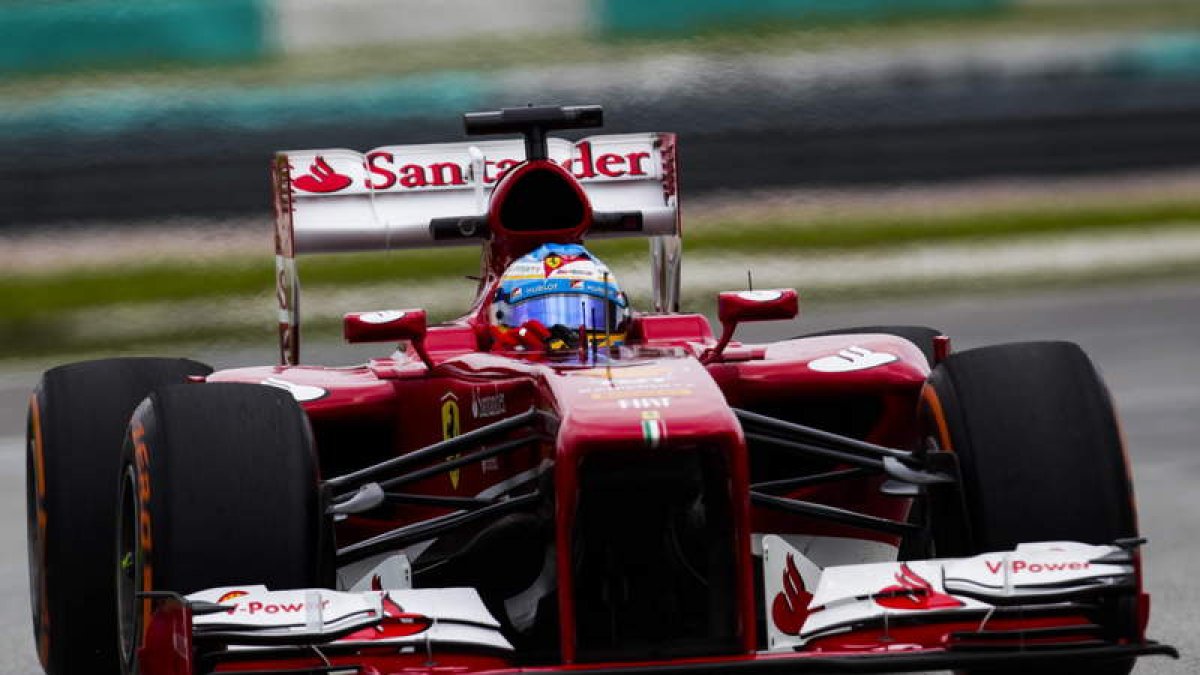 El piloto Fernando Alonso, de Ferrari, en los libres de Sepang.