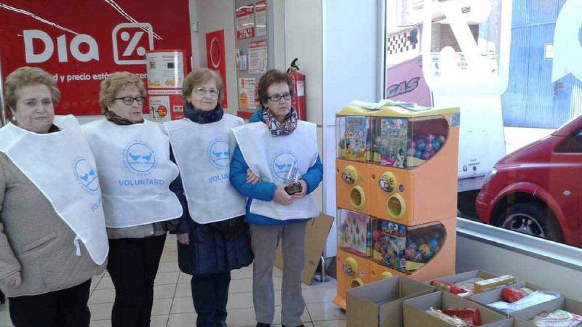 Voluntarias que participaron en la recogida de alimentos. DL