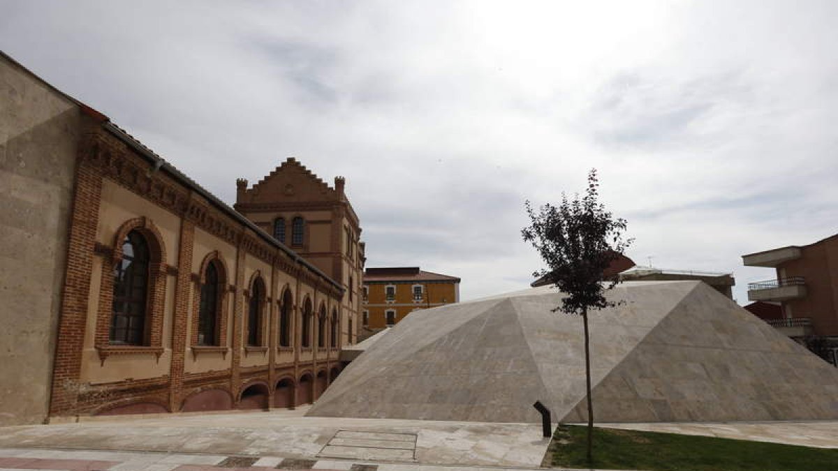 Araú está integrado por cuatro edificios y un auditorio semienterrado de 304 butacas. JESÚS