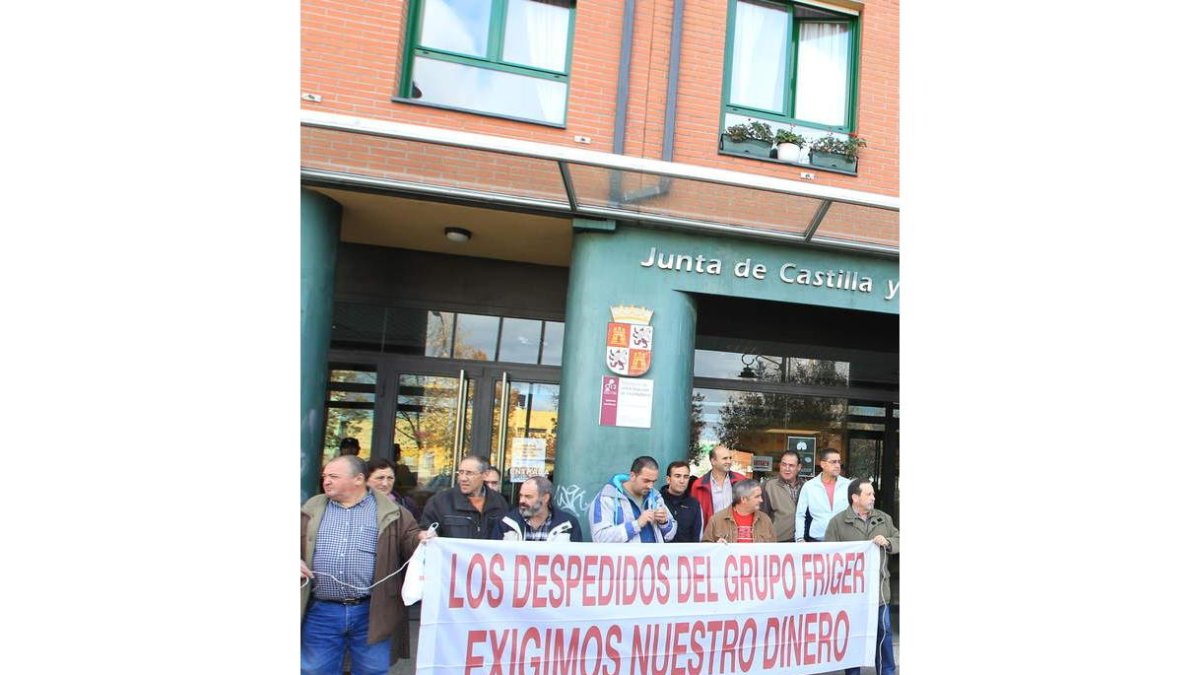 Operarios protestan en la Junta, en imagen de archivo.