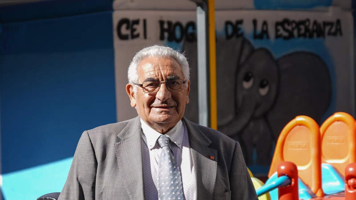 Pedro Puente, en el Hogar de la Esperanza de León. MIGUEL F. B.