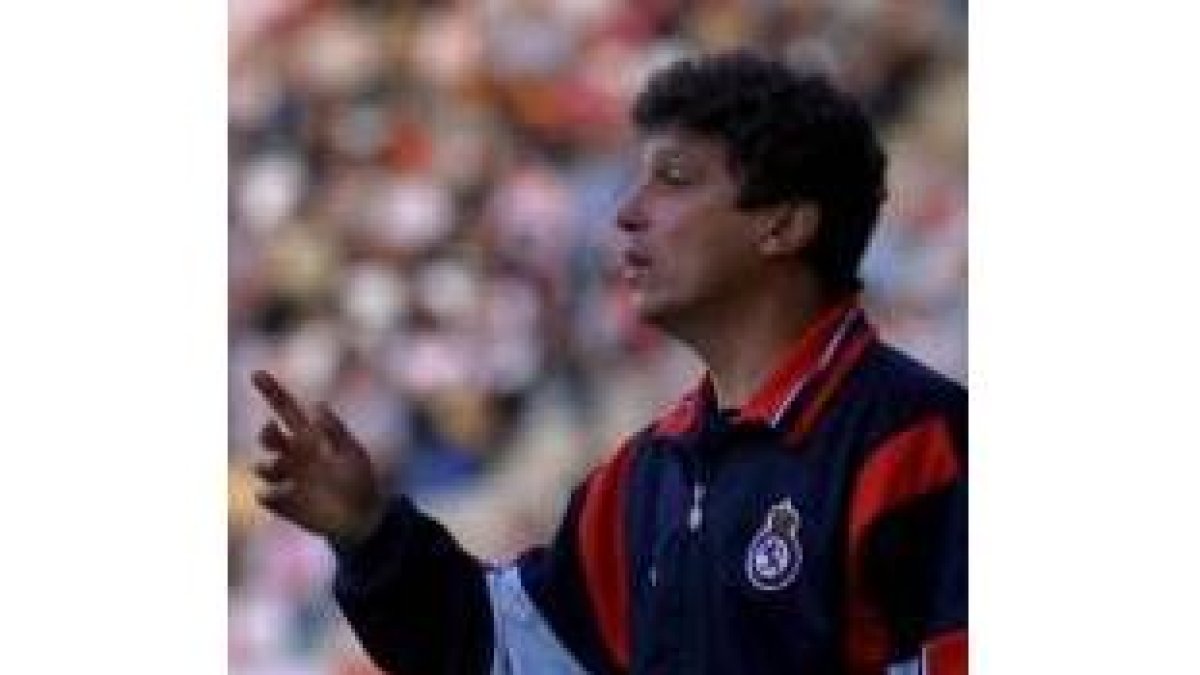 Gómez, ante el Xerez, en la inauguración del nuevo Amilivia en mayo del 2001