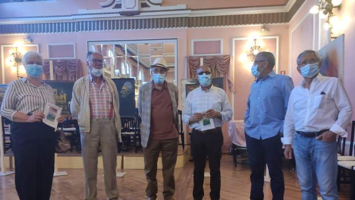 Calvo y Bal con sus equipos ayer, en la reunión entre el Gobierno y Cs. JOSE MARIA CUADRADO JIMENEZ