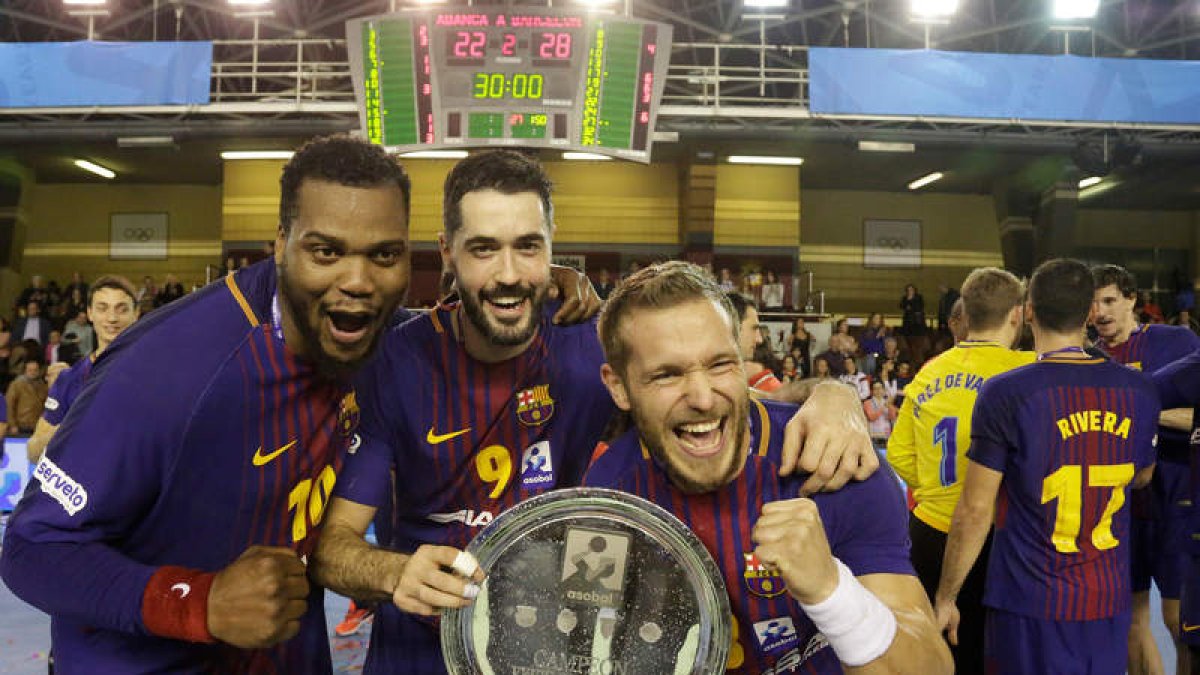 La última vez que el Ademar organizó la Copa Asobal fue en 2017, con el Barça como campeón. S. PÉREZ