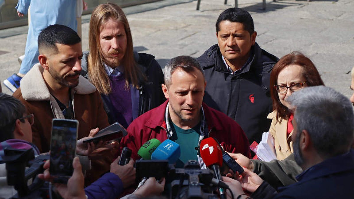 Nael Blanco, en su comparecencia ante los medios. PEIO GARCÍA