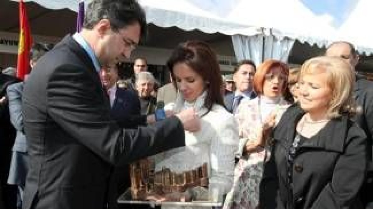 Juan Martínez Majo y Silvia Clemente, en la apertura de la feria multisectorial de Valencia