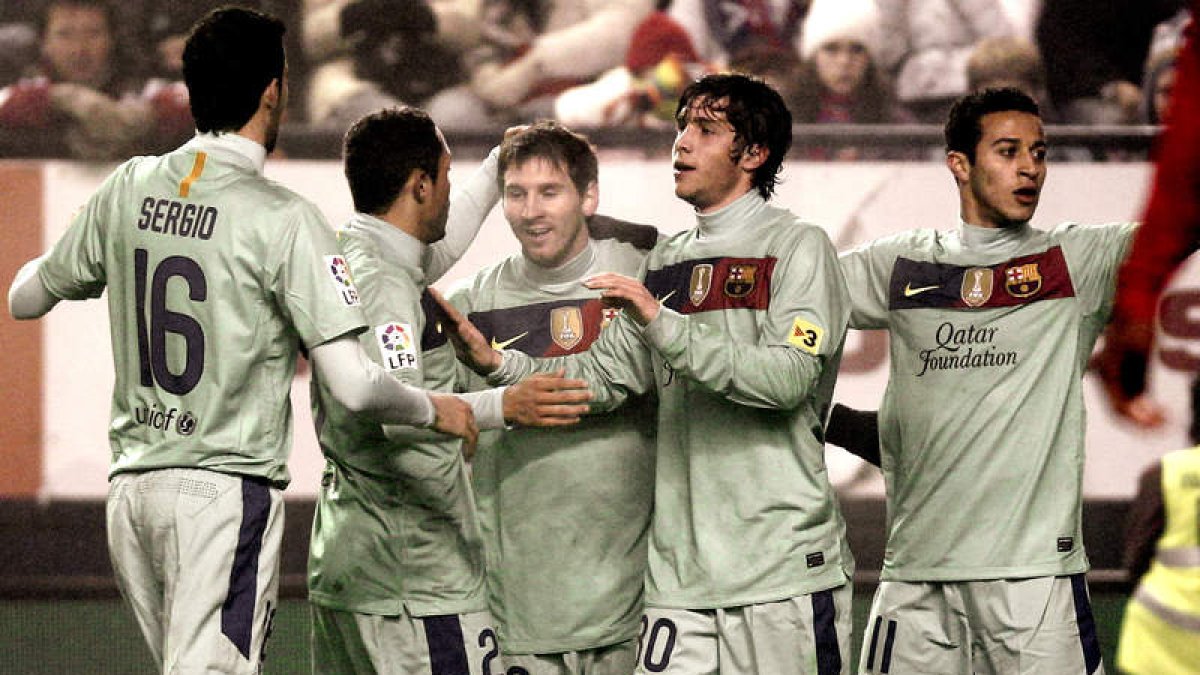Los futbolistas del Barça celebran el segundo gol de su equipo ante Osasuna.
