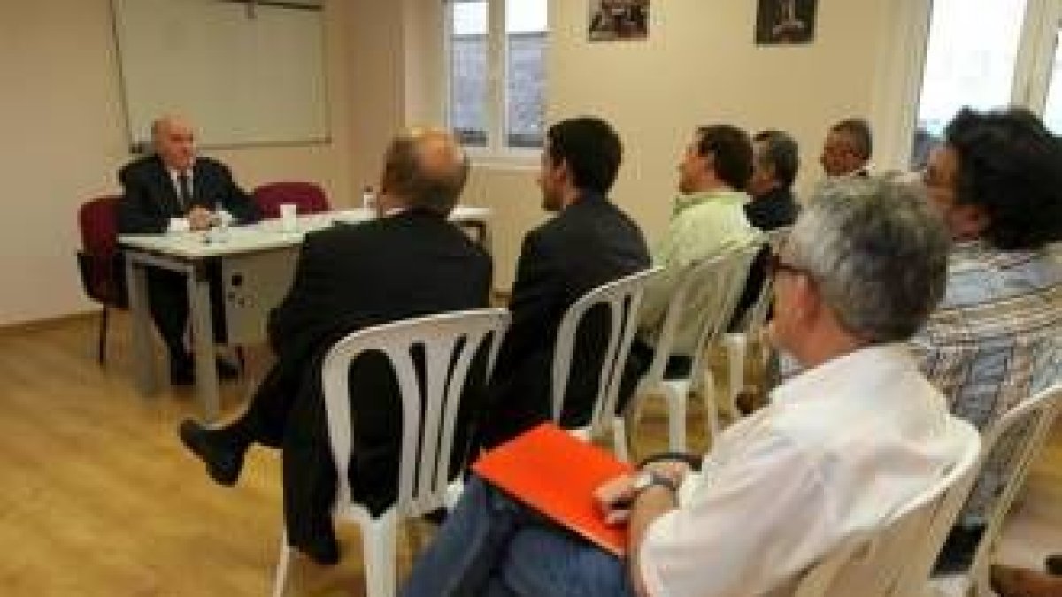 Estapé durante un momento de su charla en el Colegio de Economistas de León