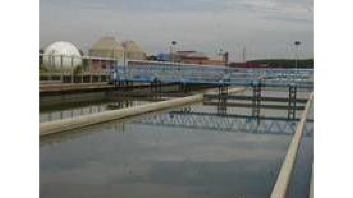 La depuradora de agua de Onzonilla filtra los vertidos de los colectores del alfoz de León
