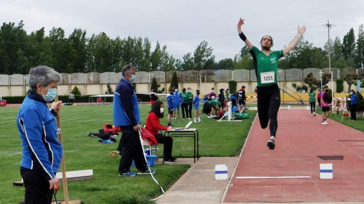 Dani Pérez, en el control de la Delegación Leonesa de Atletismo celebrado en el CAR de León. ULE SPRINT
