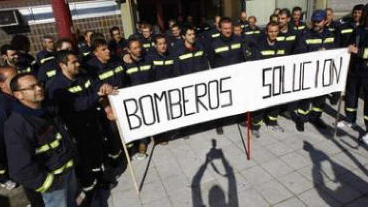 Los bomberos amenazaron incluso con un encierro para solucionar la situación arrastrada del servicio