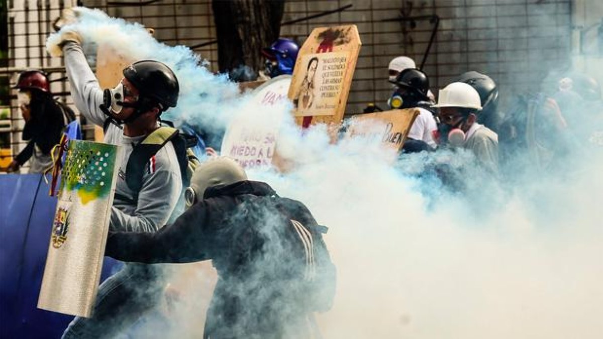 Sectores enteros de Caracas permanecen hoy cerrados al tráfico en seguimiento del paro general de 24 horas
