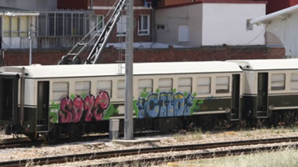Las pintadas quedaron expuestas en el último vagón del convoy.