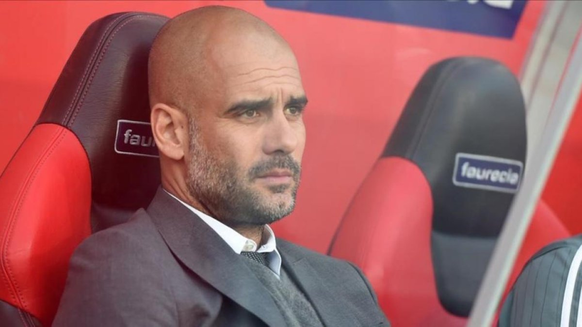 Pep Guardiola, en el banquillo del Bayern, a punto de pensar ya en clave azul.