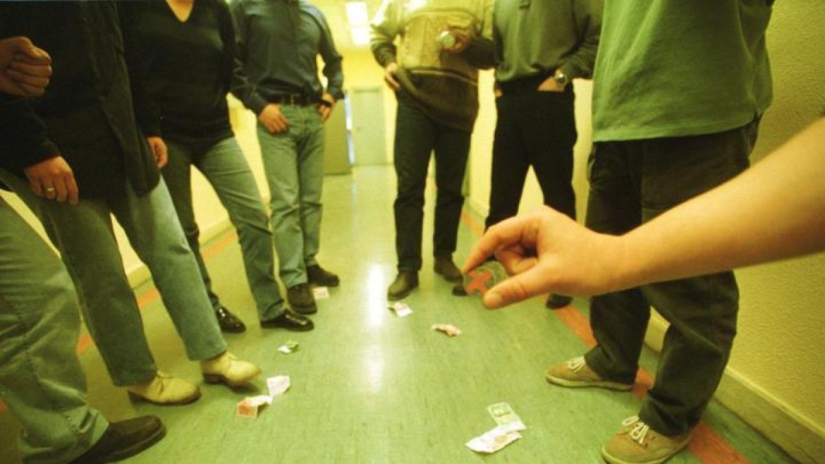 Un corro de chapas en Semana Santa