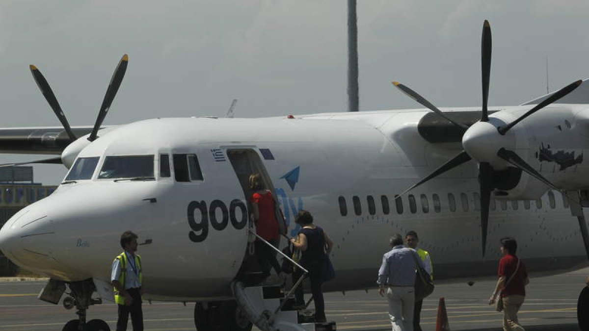 Imagen de uno de los aviones utilizados por la compañía Good Fly en el aeródromo leonés.