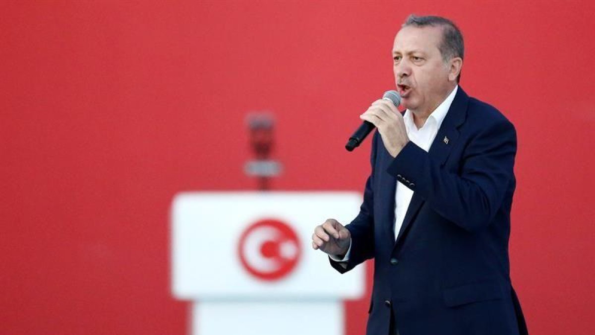 Erdogan en un discurso tras el golpe de estado fallido del 15 de julio.