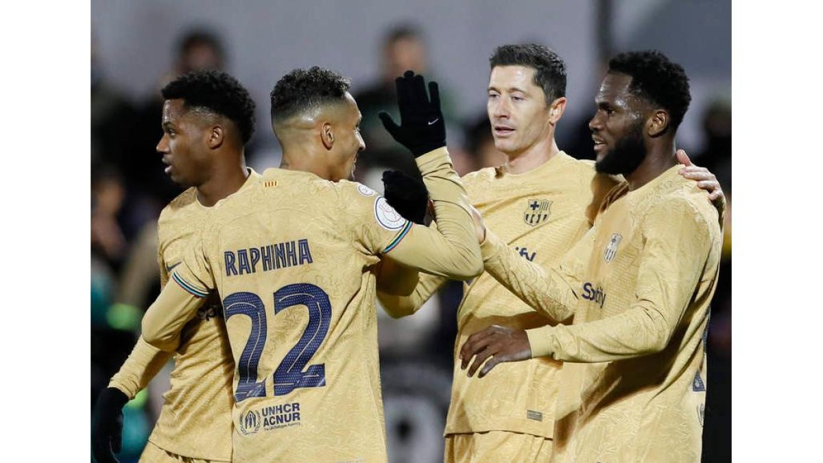 Robert Lewandowki anotó dos goles en el triunfo del FC Barcelonao. VIDAL
