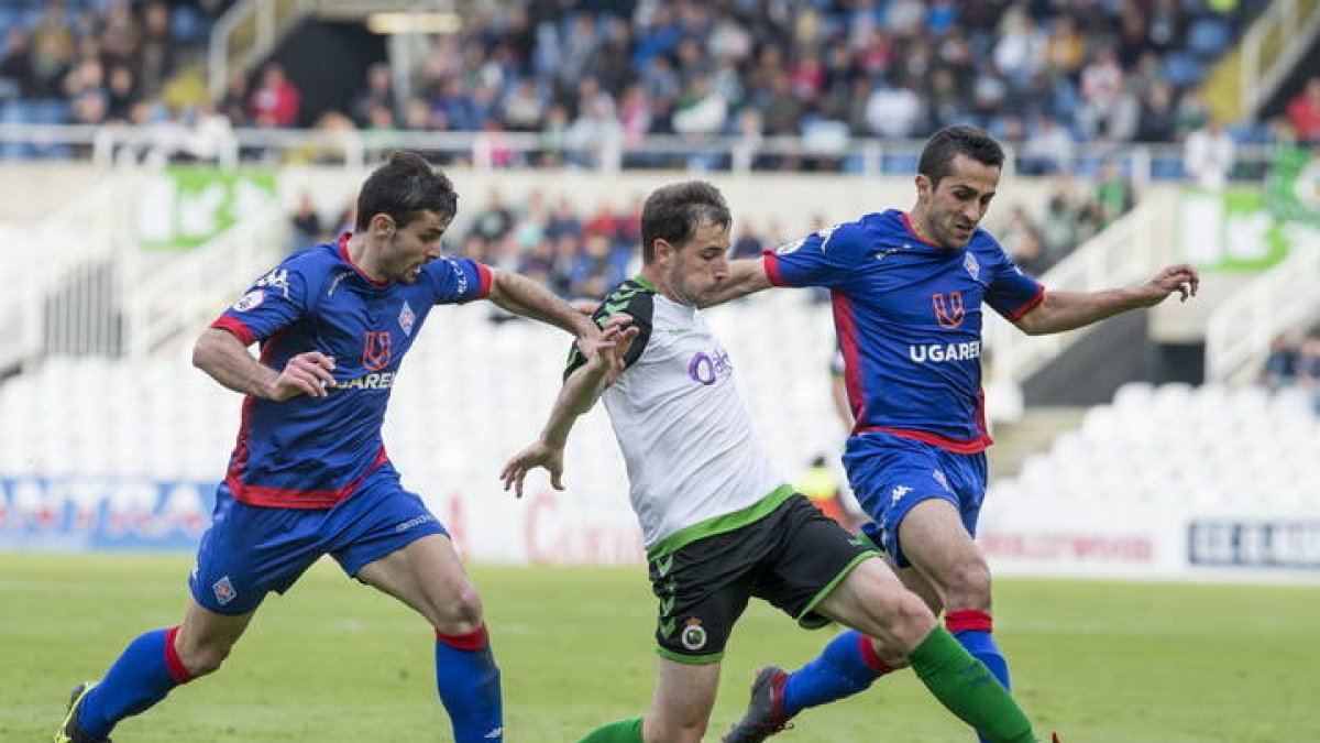 Castañeda, en el Racing-Amorebieta disputado en el Sardinero en abril. ROBERTO RUIZ