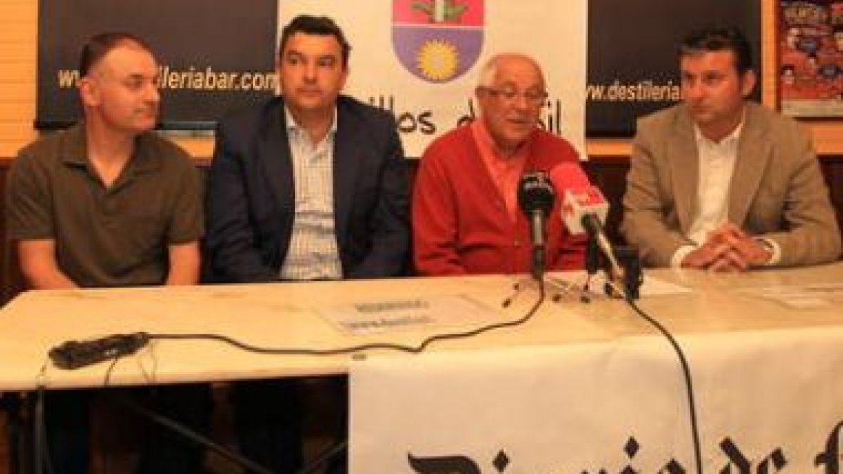 Ricardo Rodríguez, José Luis Ramón, Manolo Macías y Roberto Arias, en la presentación.