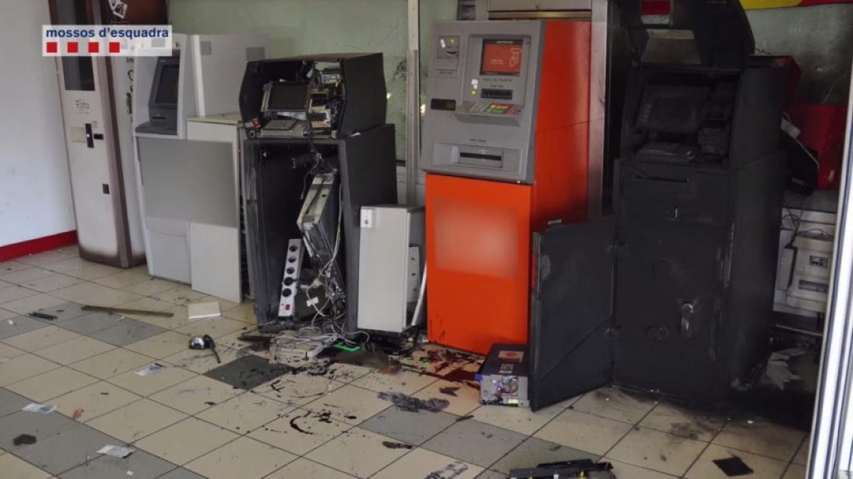 Estado en el que quedaron cajeros explosionados por la banda desarticulada.