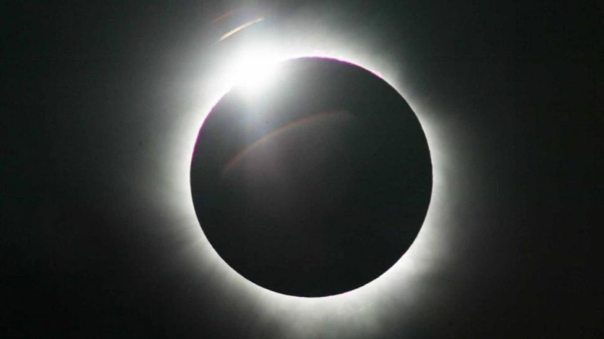 Un eclipse solar total visto desde Sudáfrica, en el 2002.