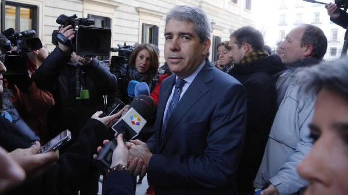 Francesc Homs llega al Congreso para la sesión constitutiva de la XI legislatura.