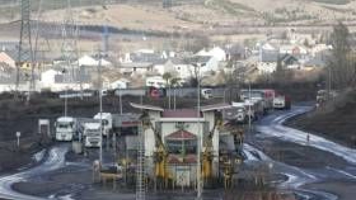 Por el parque de la térmica ha pasado ya más carbón importado en tres meses que en todo el año 2004
