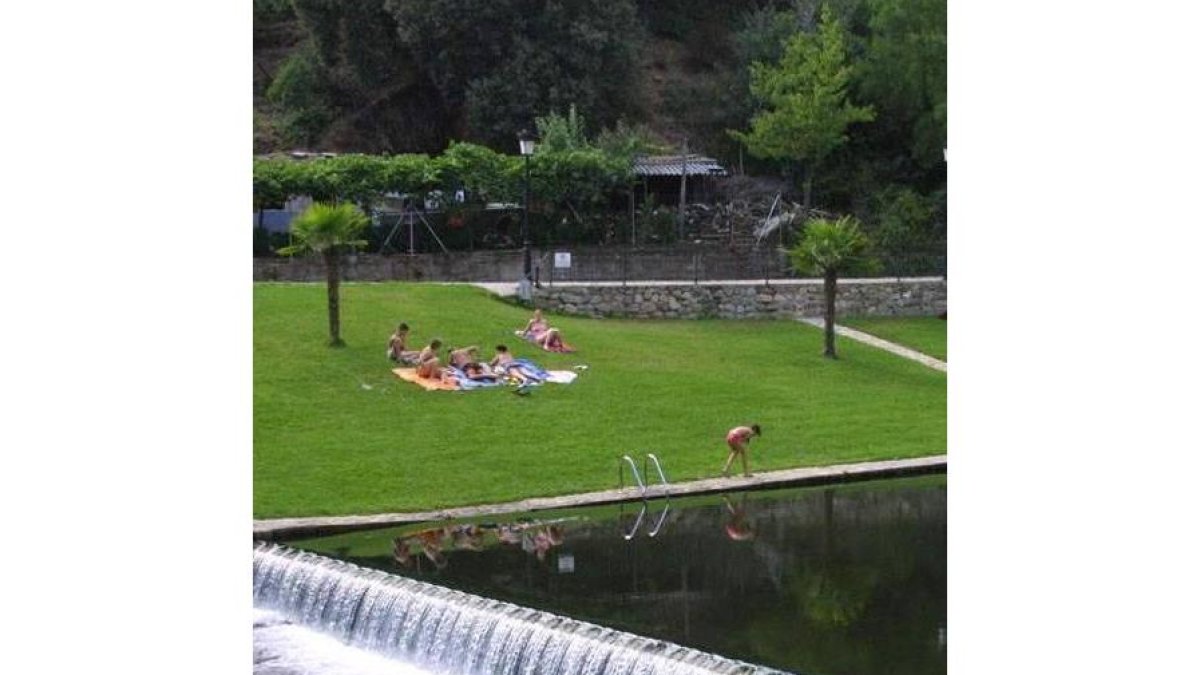 Playa fluvial en Friera.