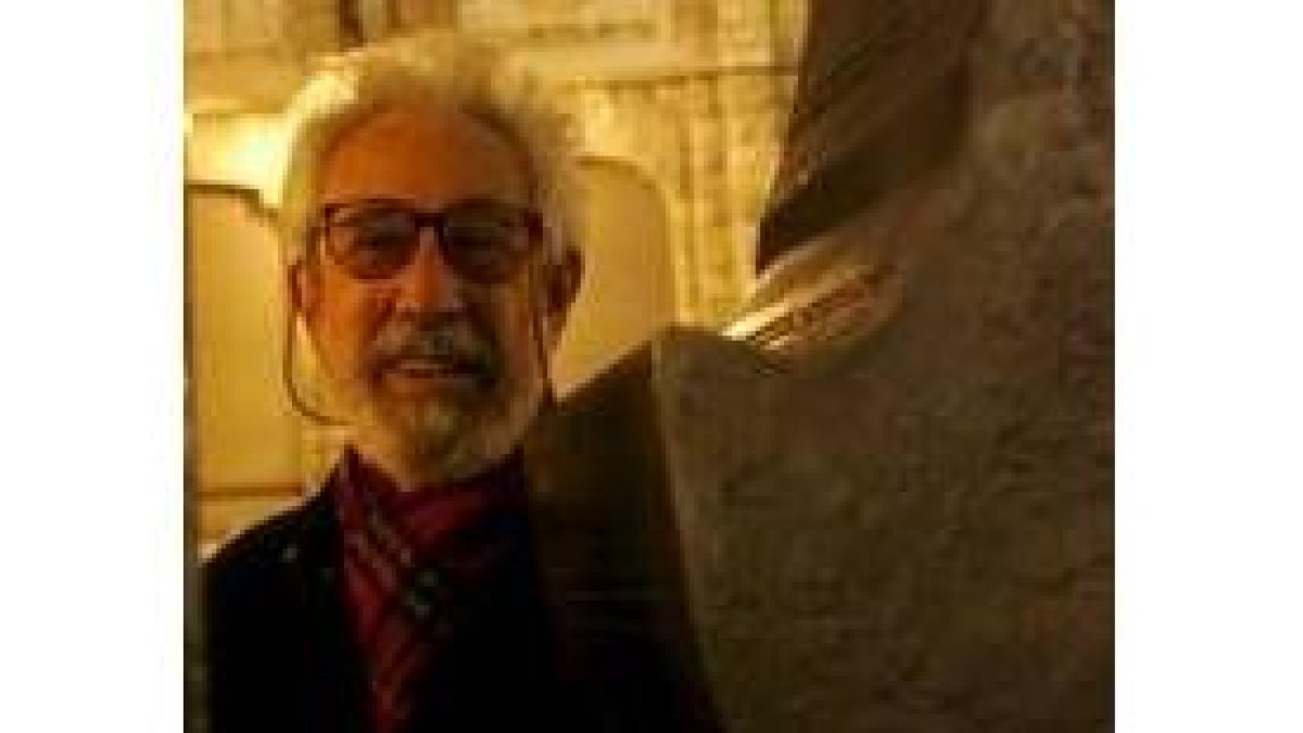 José María García-Mauriño, ayer por la tarde frente a la Catedral de León