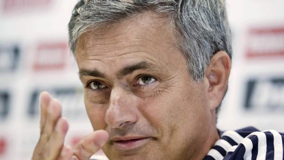 El técnico del Real Madrid José Mourinho durante la rueda de prensa en Valdebebas.