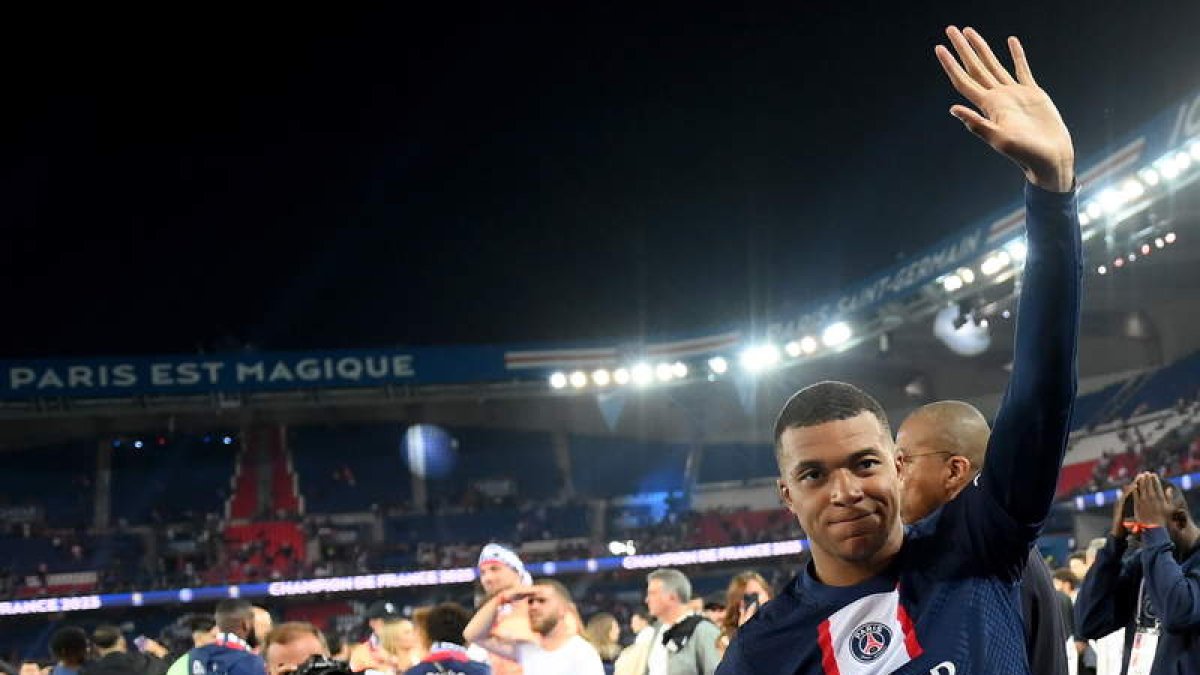 El PSG está decidido a vender a Mbappé para evitar que abandone libre la entidad en un año. FRANCK FIFE