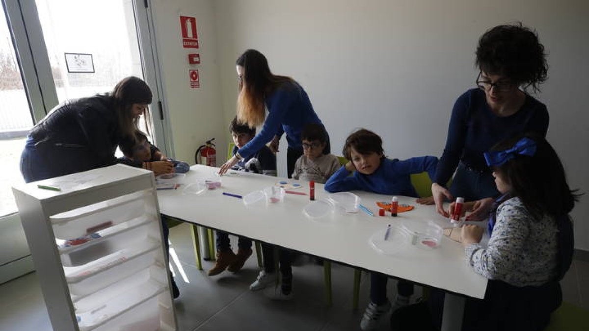 CENTRO DE RECURSOS DE PILAR VALLEZ DE AUTISMO. RAMIRO