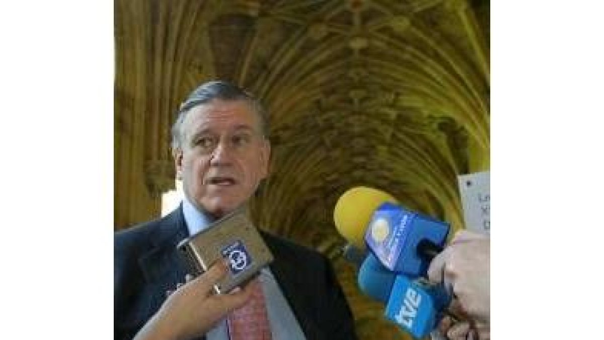 El cardiólogo catalán a su llegada al Hostal de San Marcos, horas antes de intervenir en el simposio