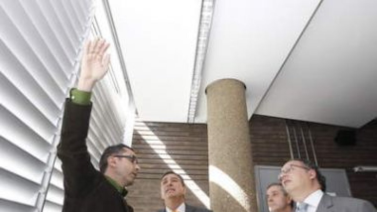 Luis Berjón, Juan José Mateos, Emilio Gutiérrez y Eduardo Fernández, en un momento de la visita de a