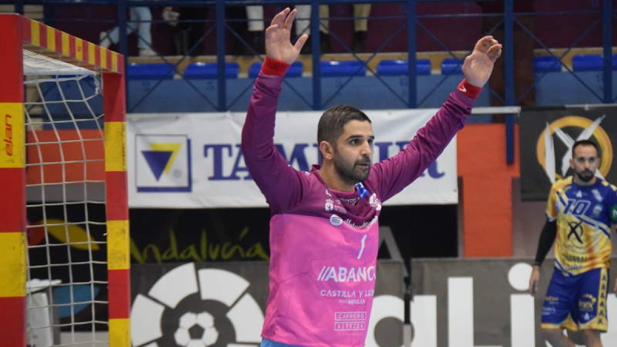 Saeid se ha convertido en un líder nato dentro y fuera del vestuario del Abanca Ademar. LOF