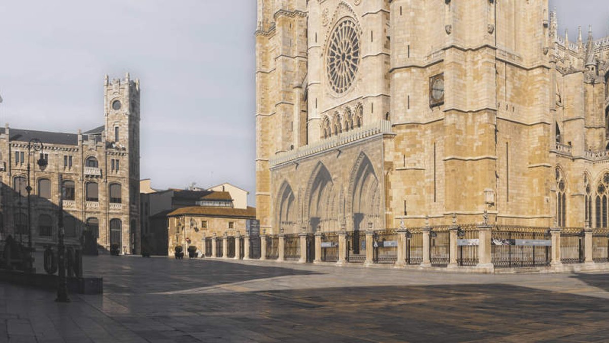 Recreación de la imagen final que tendría el pórtico de la Catedral si se ejecutara el proyecto del concurso de ideas para su protección. FUNCIONABLE