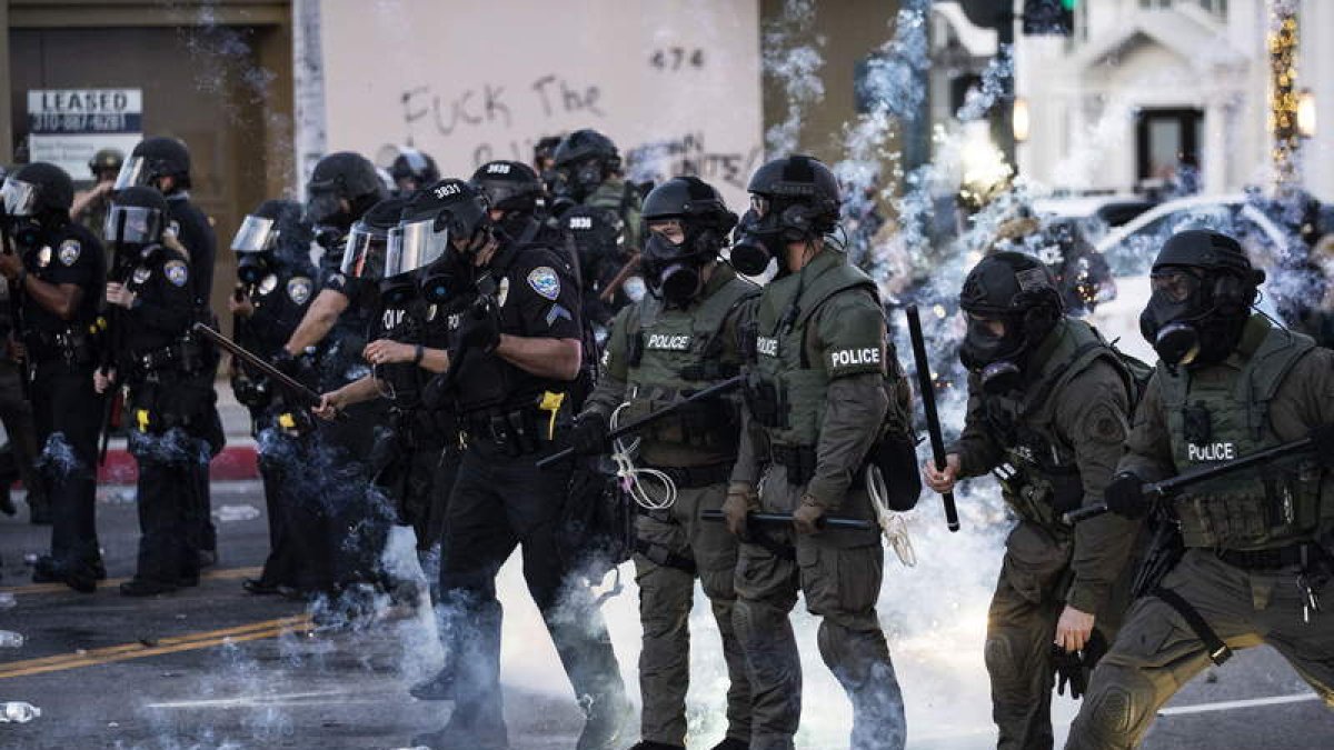 Imagen de las manifestaciones en Los Angeles, donde hubo una decena de detenidos. EFE