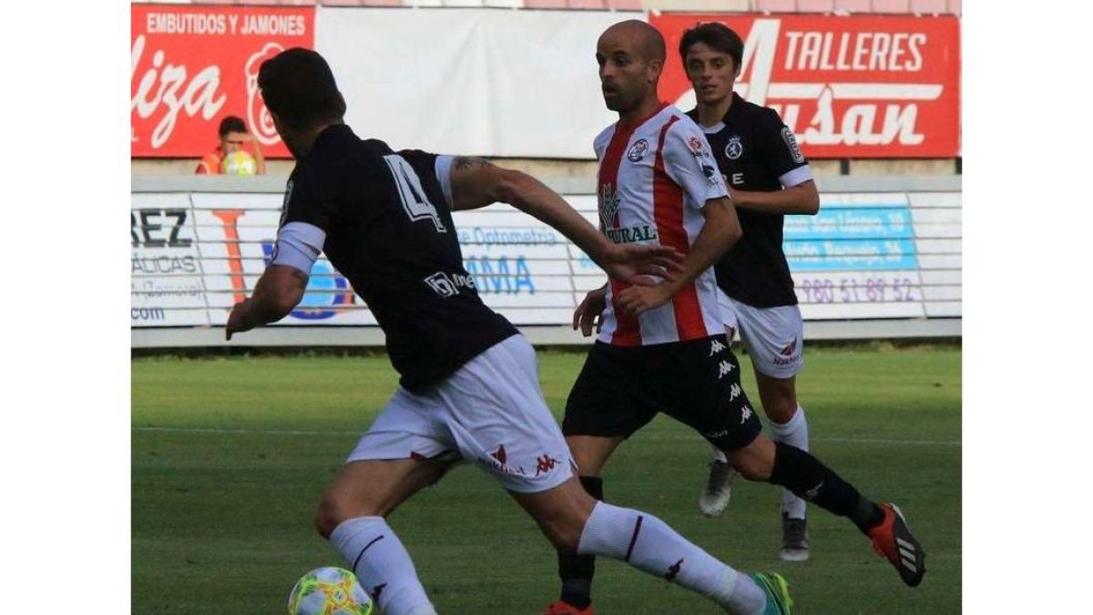 Equipo leonés hizo valer su condición de favortio para hacerse con un sufrido triunfo sobre un buen Zamora. J.L.F./LA OPINIÓN DE ZAMORA