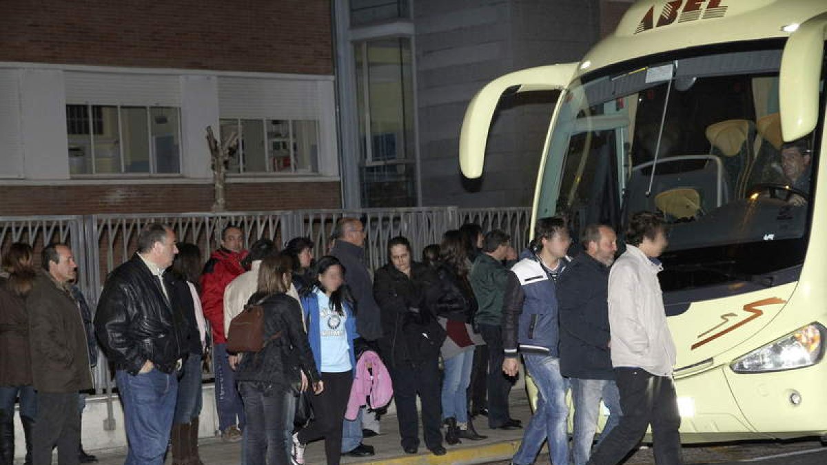 Los compañeros de Juan Delgado, ayer en Roma.