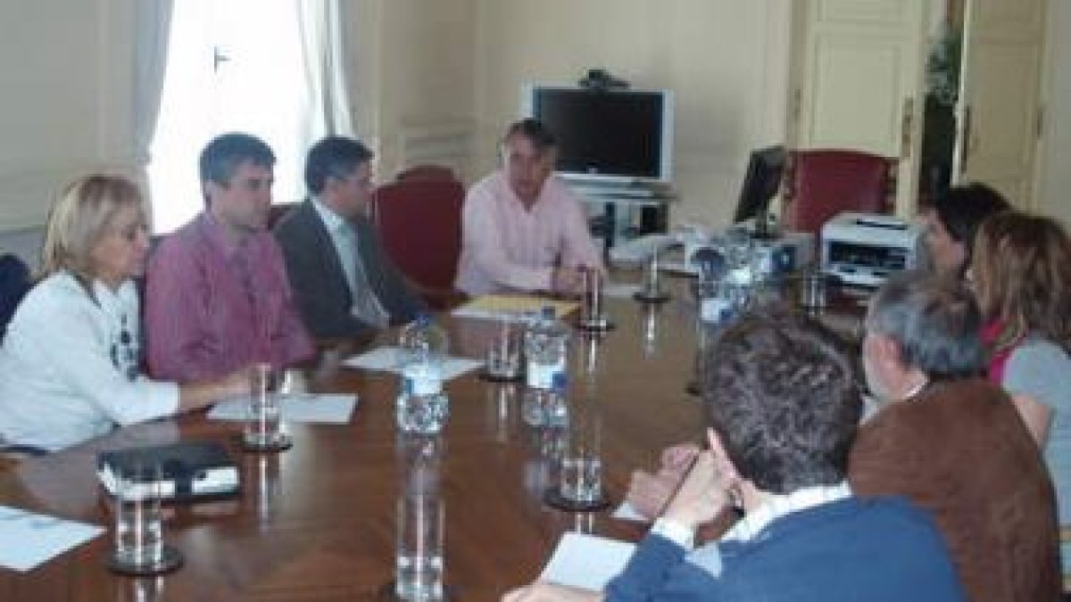 Ordás y García se reunieron con el el jefe de la Unidad de Carreteras y con el subdelegado del Gobie