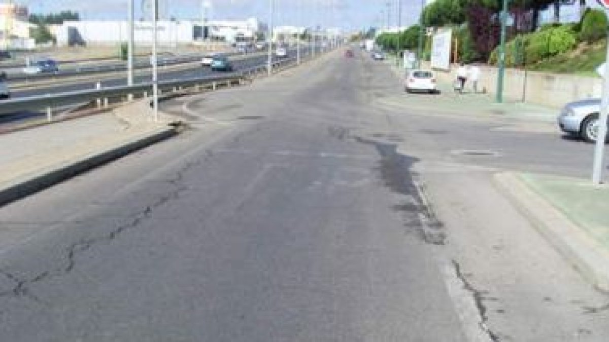 Según la UPL, a la falta de señalización vertical hay que añadir el pésimo asfaltado de las calles.