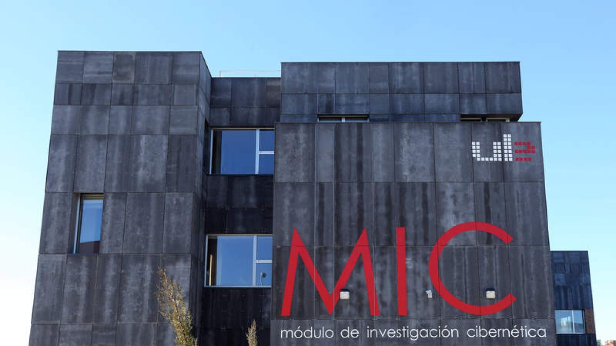 El edificio cibernético completa su equipamiento
