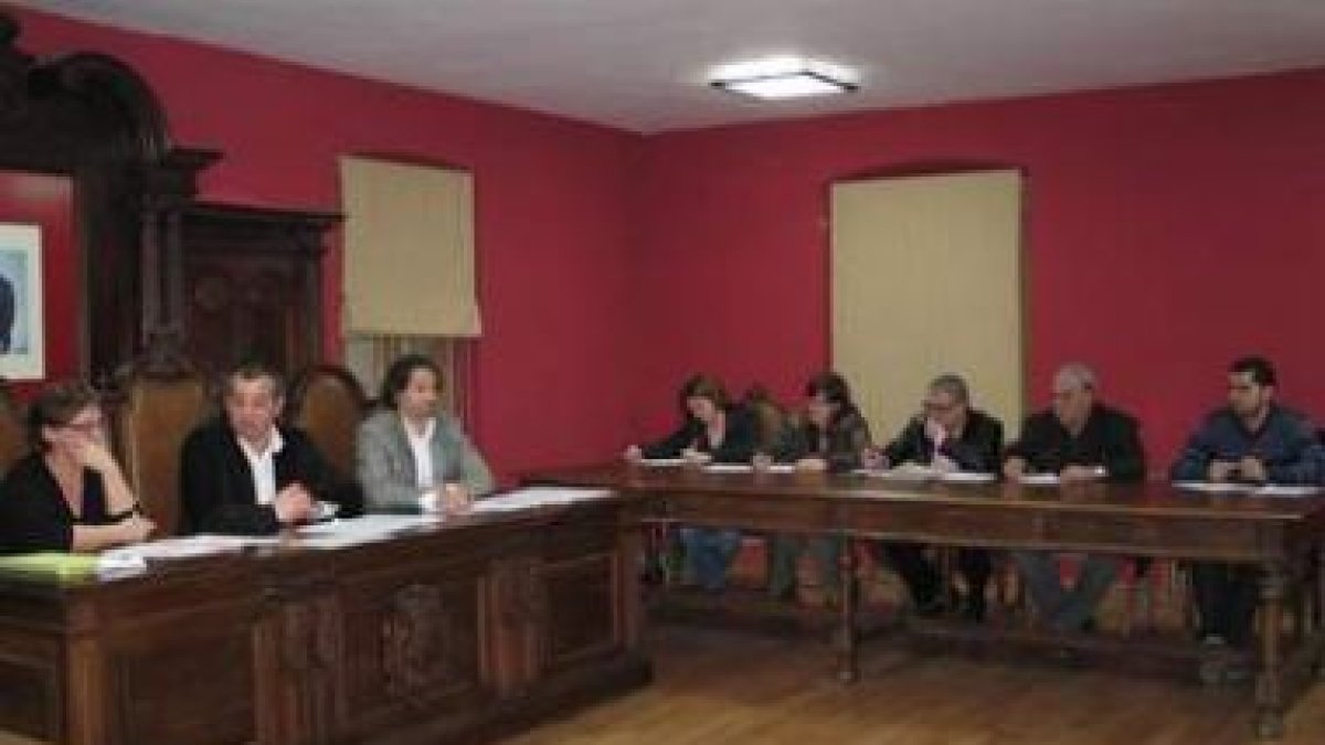 Pleno del Ayuntamiento de Cistierna donde se presentó el proyecto de la depuradora.