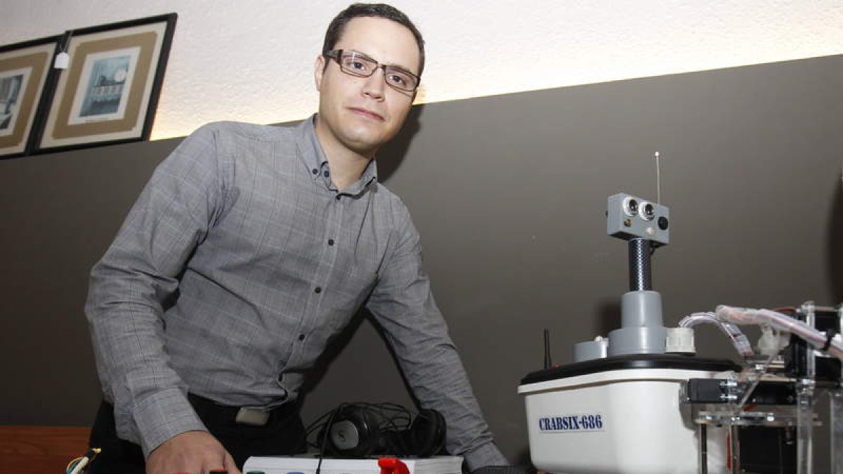 Alejandro Moratiel. ingeniero Industrial, es el creador del prototipo con numerosas aplicaciones en el ámbito real.