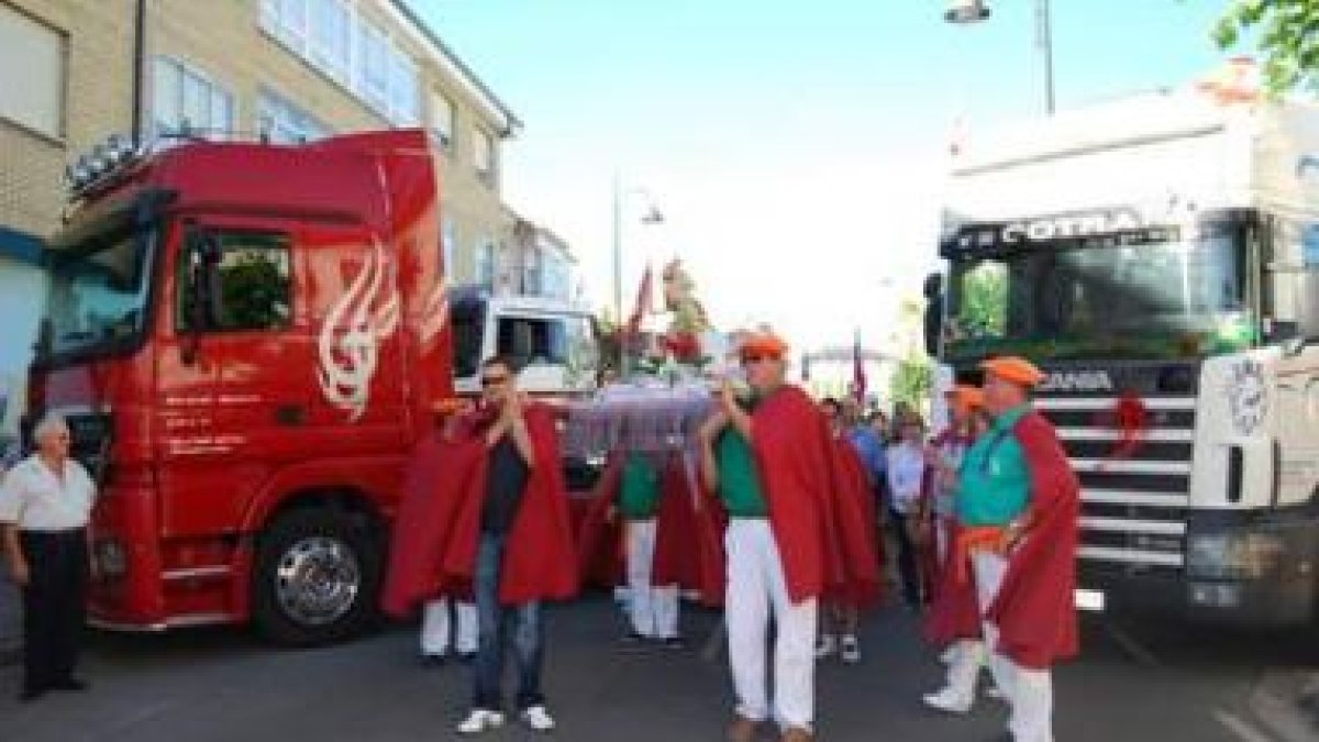 Cuarenta camiones participaron este año en la romería de Fabero en honor a San Cristóbal.